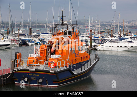 Royaume-uni, Angleterre, Devon, Brixham harbour, sauvetage Torbay amarrés dans le port de plaisance Banque D'Images