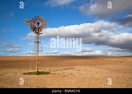 Les moulins à vent utilisés pour pomper de l'eau, Western Cape, Afrique du Sud Banque D'Images