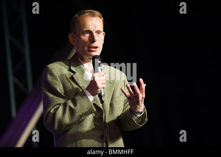 Andrew Marr BBC journaliste politique illustré parlant sur scène à Hay Festival 2010 Hay-on-Wye Powys Pays de Galles UK Banque D'Images