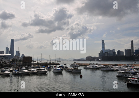 Bateaux dans le typhon Causeway Bay, à l'ouest de l'abri vers le port de Victoria, entre Central et Tsim Sha Tsui, Hong Kong Banque D'Images