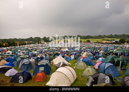 Camping bondé au festival de Glastonbury, Somerset, UK Banque D'Images