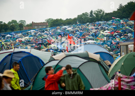 Camping bondé au festival de Glastonbury, Somerset, UK Banque D'Images