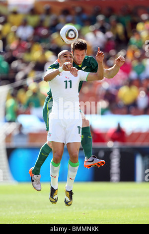 RAFIK DJEBBOUR ET BOSTJAN CESAR ALGÉRIE SLOVÉNIE V STADE PETER MOKABA À POLOKWANE EN AFRIQUE DU SUD 13 Juin 2010 Banque D'Images