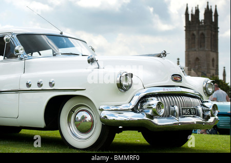 Huit Buick face avant, une voiture américaine classique, à Churchill vintage car show, Oxfordshire, Angleterre Banque D'Images