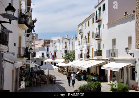 Boutiques et cafés, Plaça de la Vila, Dalt Vila, Eivissa, Ibiza, Baléares, Espagne Banque D'Images