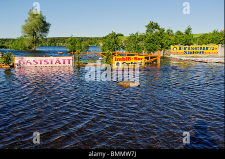 Snack-bar inondées sur l'Oder, fleuve Oder des inondations en 2010, Krajnik Dolny, Woiwodschaft Poméranie occidentale, Pologne, Europe Banque D'Images