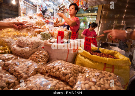 Les graines et les noix en vente dans Wan Chai, Hong Kong Banque D'Images