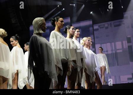 Miss Hongrie 2009 en plastique. Le concours de beauté organisé à Budapest, c'était exclusivement pour les femmes qui ont subi la chirurgie plastique Banque D'Images