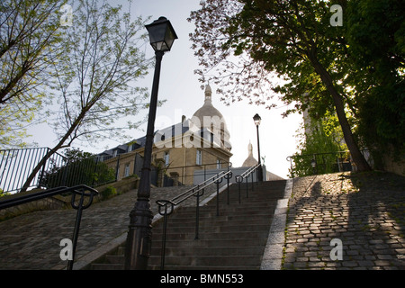 L'escalade des escaliers de Montmartre, Paris Banque D'Images