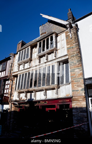 Dartmouth montrant Higher Street avec des ruines du restaurant thaïlandais Khrua détruit par un incendie en mai 2010, Devon, Angleterre, Royaume-Uni Banque D'Images