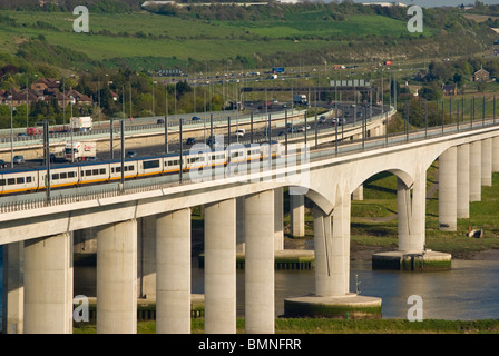 Kent, Eurostar au pont Medway Banque D'Images