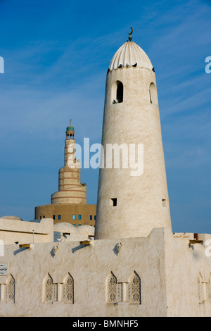 Qatar, Doha Qassim Mosquée et la tour du centre islamique Banque D'Images