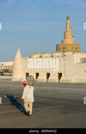 Qatar, Doha Qassim Mosquée et la tour du centre islamique Banque D'Images