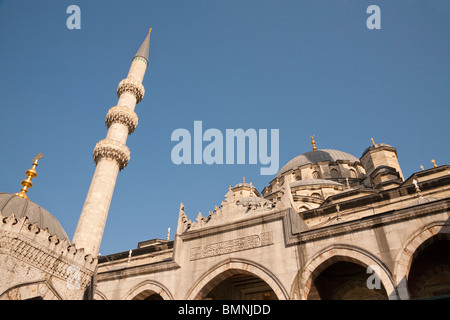 Nouvelle Mosquée Eminonu, également connu sous le nom de Yeni Camii, Eminonu, Istanbul, Turquie Banque D'Images