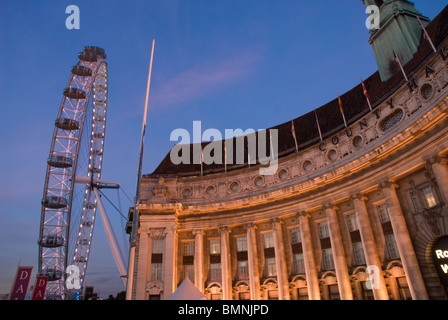 Roue du millénaire London Eye & County Hall Banque D'Images