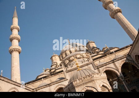 Nouvelle Mosquée Eminonu, également connu sous le nom de Yeni Camii, Eminonu, Istanbul, Turquie Banque D'Images