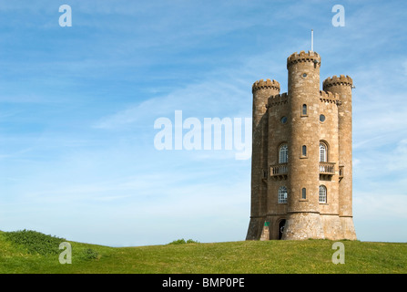 Image de la Broadway Tower à Broadway, une petite ville des Cotswolds dans le Worcestershire, Angleterre. Banque D'Images