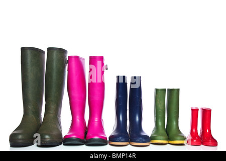 Un groupe de wellie bottes isolé sur un fond blanc. Banque D'Images