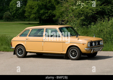 Maxi austin voiture voitures English uk classic des Années 1970 Années 1970 British Leyland bl berline compacte voiture ordures de la famille Brown Banque D'Images