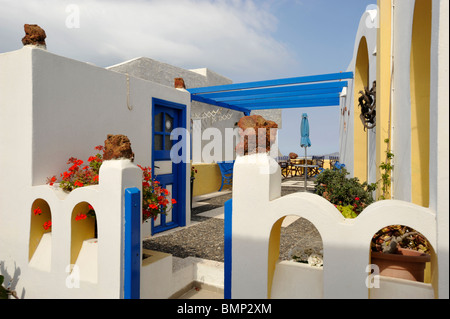 Chambre aux couleurs vives à Firostefani, Santorini Cyclades Banque D'Images