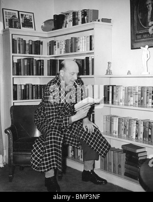 PETER CHEYNEY - British Crime fiction (1896-1951) à son domicile de Londres en 1941 Banque D'Images