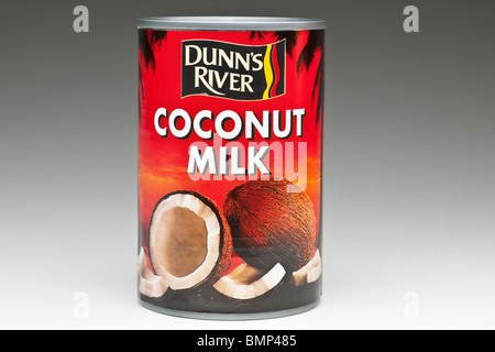 Tin de Dunn's River le lait de coco Banque D'Images