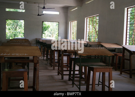 Standard bien équipée d''un mobilier en bois, de Génie Civil Engineering College Hall Dessin disposés de manière à l'Inde Banque D'Images