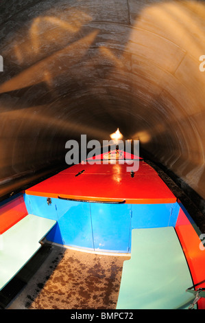 Naviguer Blisworth Tunnel, Grand Union Canal, UK Banque D'Images