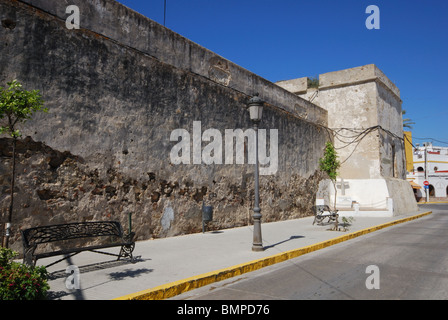 (Mur de château Castillo de las Almadrabas), Zahara de los Atunes, Costa de la Luz, Province de Cadiz, Andalousie, Espagne, Europe. Banque D'Images