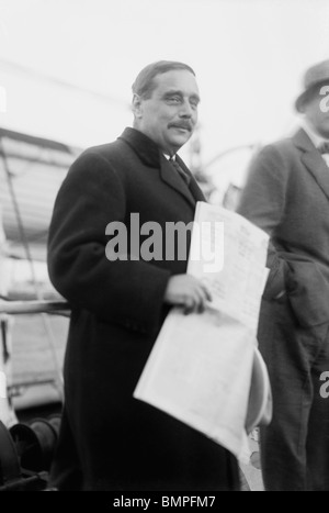 Photo non datée de H G (Herbert George) (1911 - 1946) - auteur de la Guerre des mondes et La Time Machine. Banque D'Images