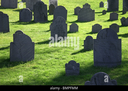 Cimetière colonial du début du 18e siècle dans la région de Concord, Massachusetts, USA. Banque D'Images