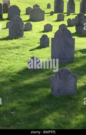 Cimetière colonial du début du 18e siècle dans la région de Concord, Massachusetts, USA. Banque D'Images