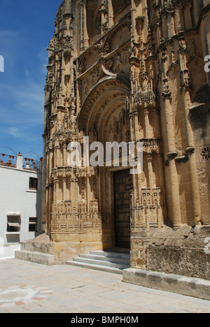 Porte d'entrée, St Peters Church (Eglise de San Pedro), Arcos de la Frontera, province de Cadiz, Andalousie, Espagne, Europe de l'Ouest. Banque D'Images