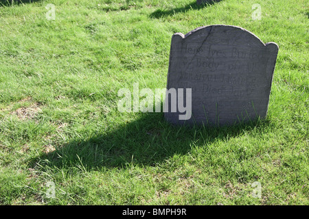 Cimetière colonial du début du 18e siècle dans la région de Concord, Massachusetts, USA. Banque D'Images