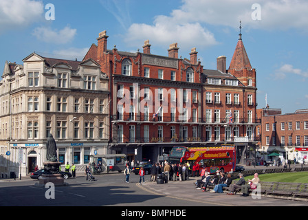 Le centre-ville de Windsor avec open-top bus de tourisme Banque D'Images