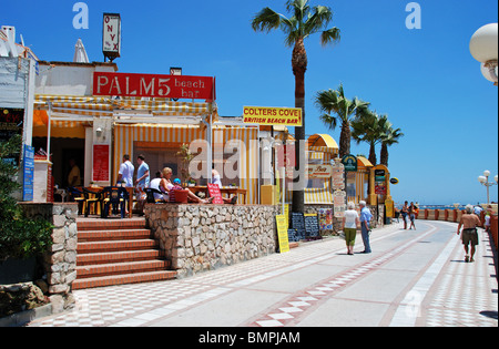 Cafés sur la Promenade, Benalmadena, Fuengirola, Costa del Sol, la province de Malaga, Andalousie, Espagne, Europe de l'Ouest. Banque D'Images