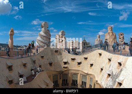 Terrasse sur le toit à Casa Mila, Barcelone Banque D'Images