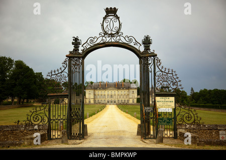 Portail pour le parc du château, près de Montgeoffroy Mazé, vallée de la Loire, France Banque D'Images