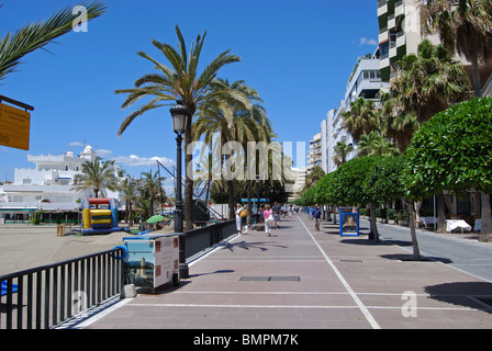 , Promenade de Marbella, Costa del Sol, la province de Malaga, Andalousie, Espagne, Europe de l'Ouest. Banque D'Images