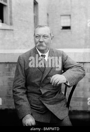 Photo non datée de l'auteur écossais Sir Arthur Conan Doyle (1859 - 1930) - créateur de détective de fiction Sherlock Holmes. Banque D'Images