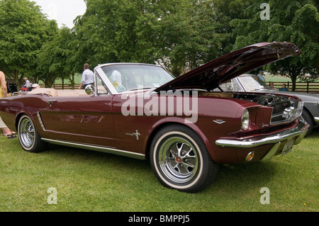 Ford Mustang 1968 muscle car toit souple décapotable Banque D'Images