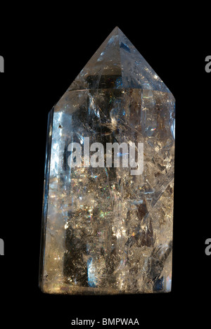 Gros cristal de quartz sur fond noir Banque D'Images