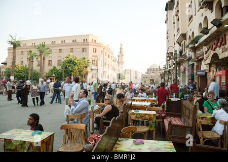 Qui se réunissent dans les cafés et restaurants de l'Organisation islamique pour l'quart, Le Caire, Egypte Banque D'Images