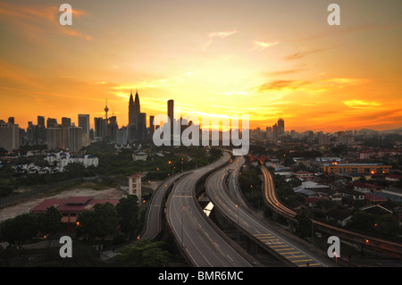 La capitale de la Malaisie, Kuala Lumpur est le coucher du soleil. Banque D'Images