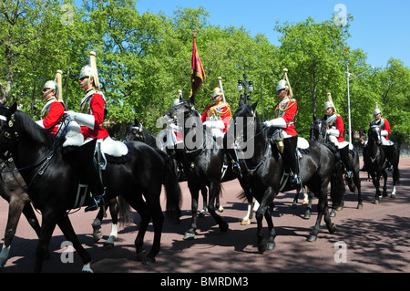 Détachement de soldats montés à partir de la Household Cavalry régiment monté, les sauveteurs, le Mall , , Londres Banque D'Images