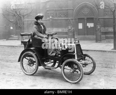 Renault 1901 avec lady driver Banque D'Images