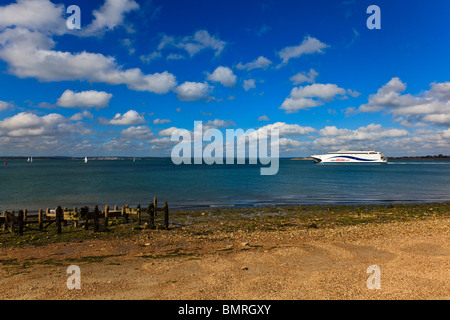 L'embarcation rapide de LD Lines "Norman Arrow" permet de naviguer dans le canal dans le Solent Portsmouth à destination de Le Havre Banque D'Images