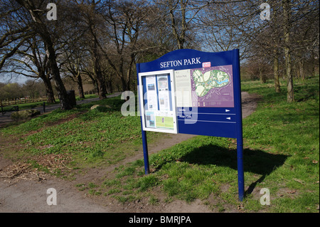 Panneau d'entrée à Sefton Park, Liverpool, UK . Banque D'Images