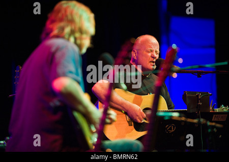 Irish folk chanteur auteur-compositeur et guitariste Christy Moore jouant au Hay Festival 2010 Hay-on-Wye Powys Pays de Galles UK Banque D'Images