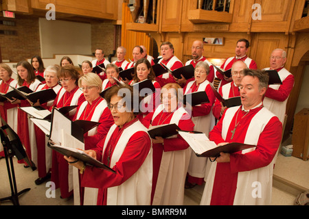 La chorale adultes de l'Église luthérienne, l'Église évangélique luthérienne d'Amérique (ELCA) congrégation à Austin Banque D'Images